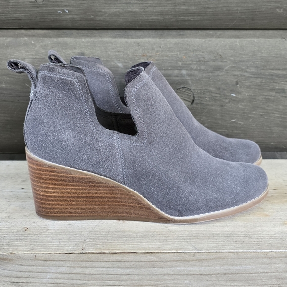 Toms Kallie Gray Suede, Boho-chic Cut-out, Stacked Wedge Comfort Bootie WMS 9W - Picture 3 of 16